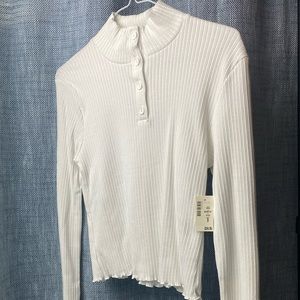 Long sleeve turtle neck shirt.